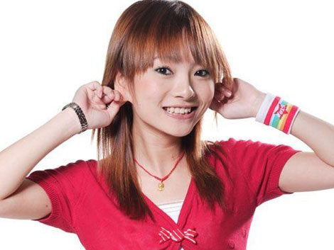 胡灵-演艺经历2005超级女声杭州唱区50强; 胡灵歌手摇身变大导演